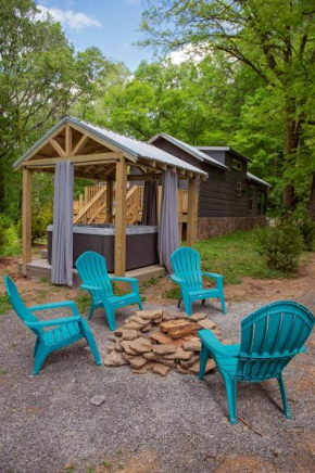 Jake Cabin Luxury Hot Tub Cabin Near Downtown